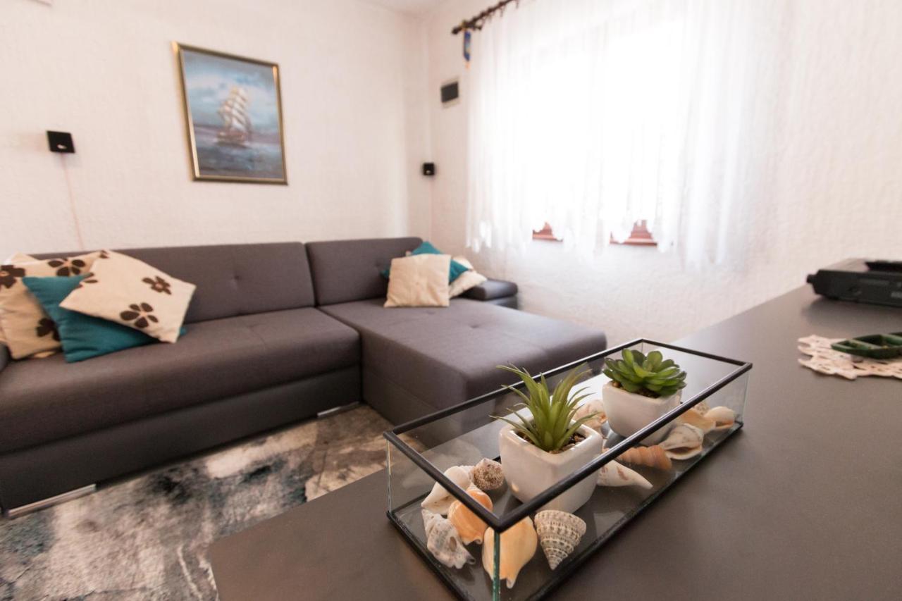 Holiday House Tara Villa Vir Ngoại thất bức ảnh