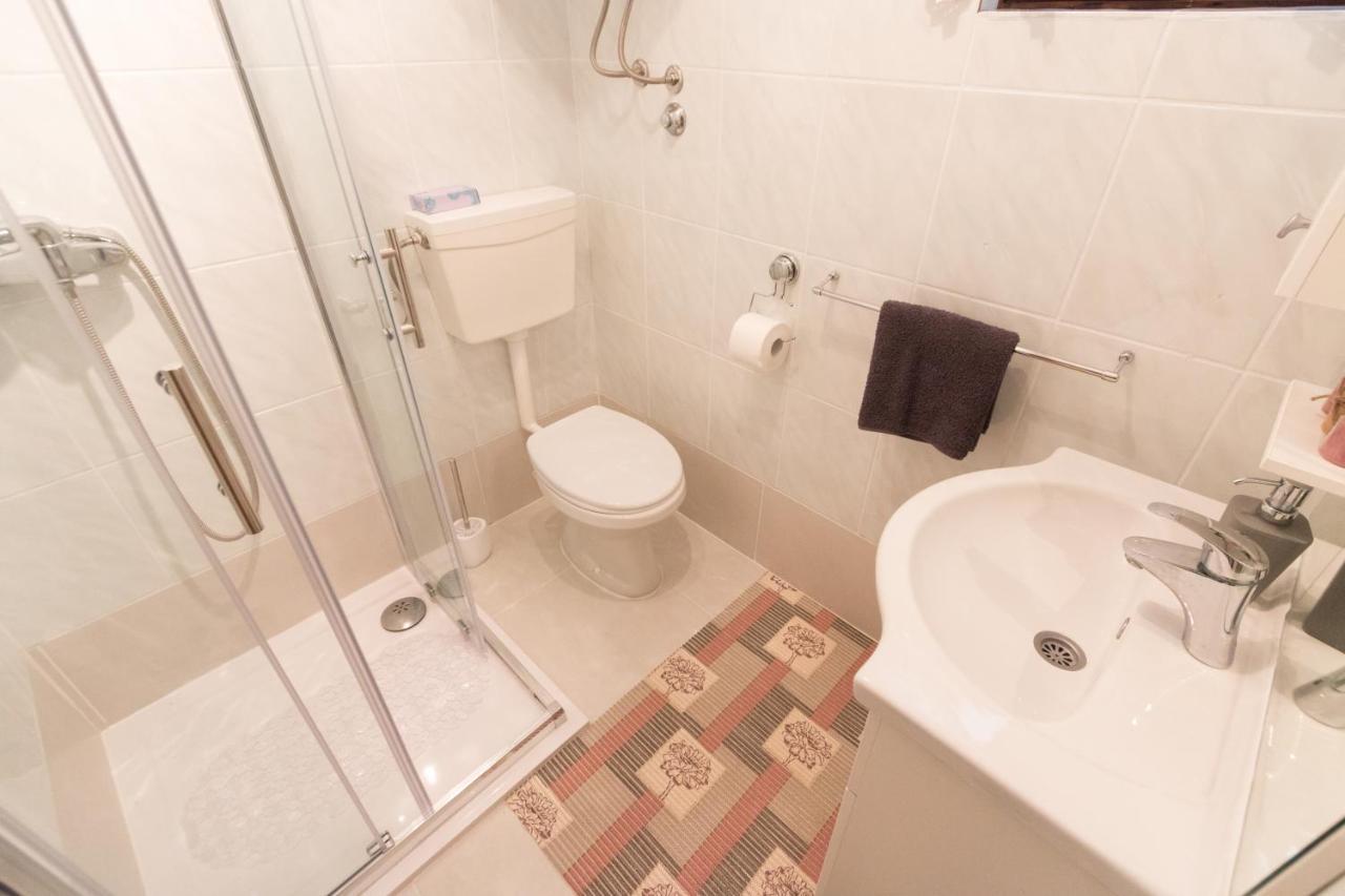 Holiday House Tara Villa Vir Ngoại thất bức ảnh