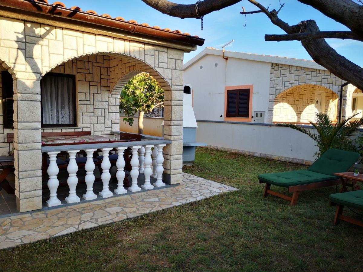 Holiday House Tara Villa Vir Ngoại thất bức ảnh