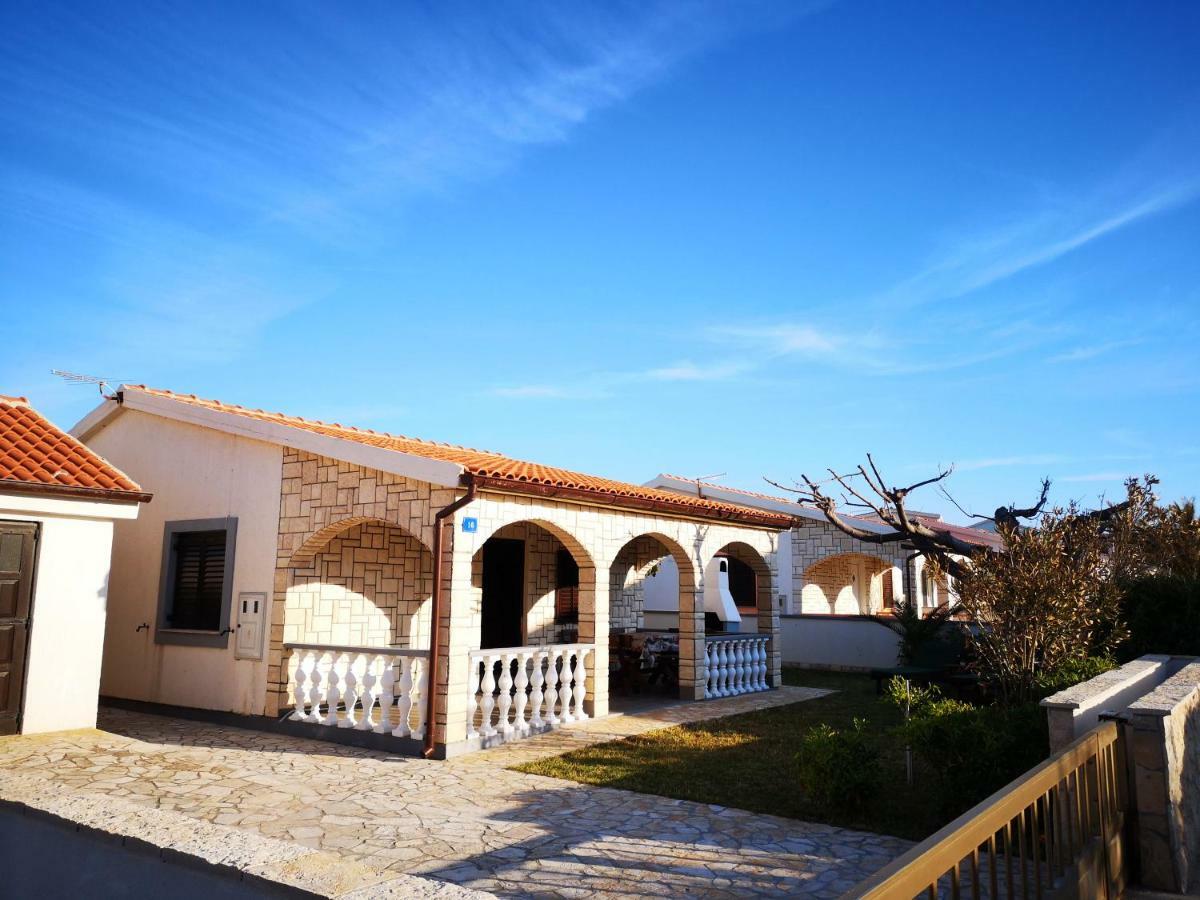 Holiday House Tara Villa Vir Ngoại thất bức ảnh