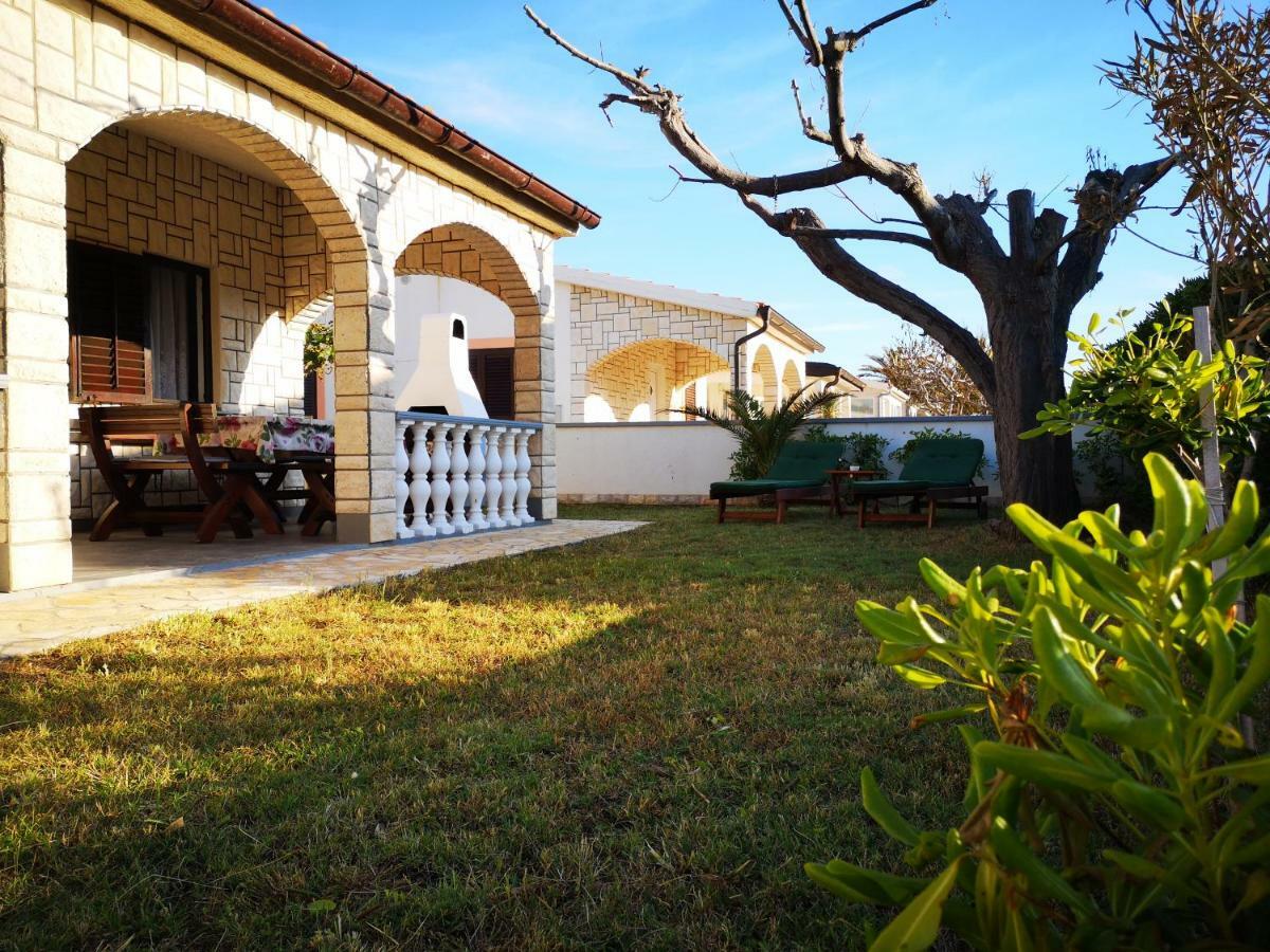 Holiday House Tara Villa Vir Ngoại thất bức ảnh